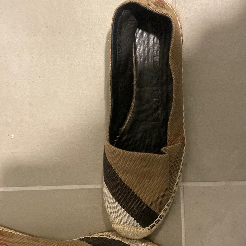 Burberry flats brand new never worn